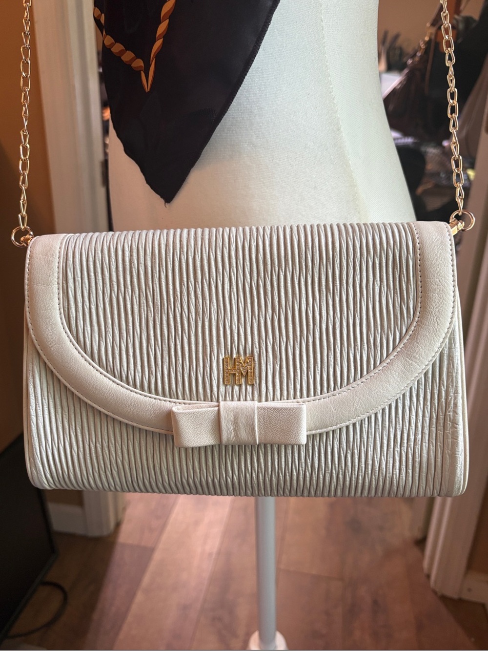 Vintage Hanae Mori Cream Textured Crossbody Bag with Bow Accent and Gold Chain